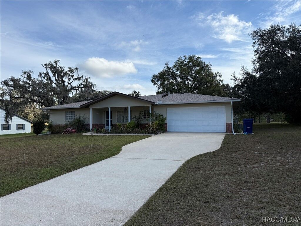 Property Photo: 9095 S Meredith Avenue FL 34436