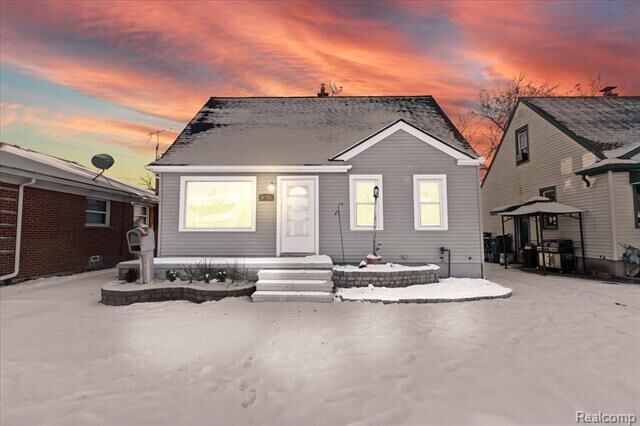 Property Photo:  4123 Lafayette Boulevard  MI 48146 