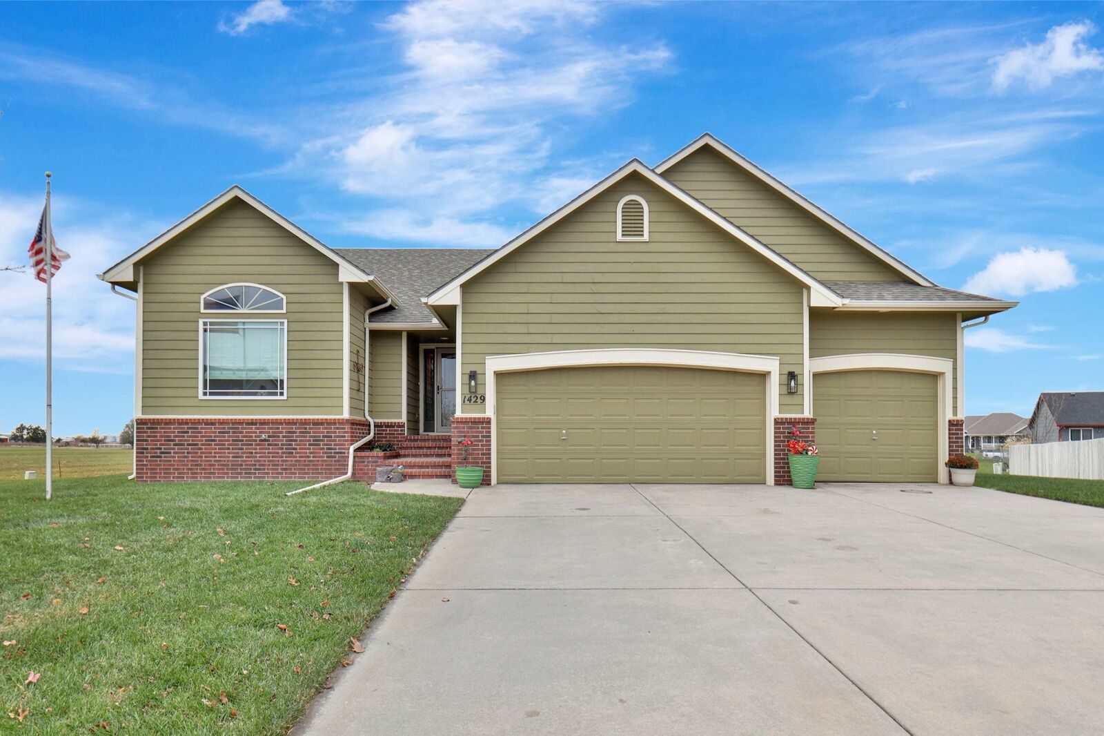Property Photo: 1429 Chestnut Ct KS 67056