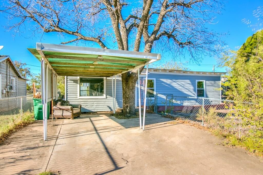 Property Photo:  2618 North St  TX 76901 