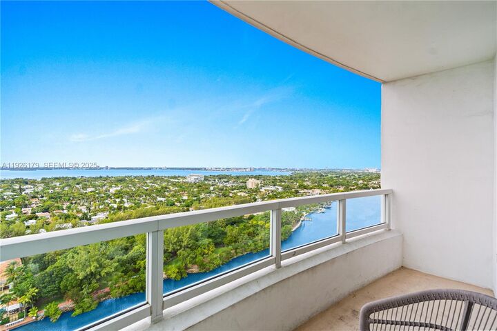 Property Photo: 4401 Collins Ave 2517 FL 33140