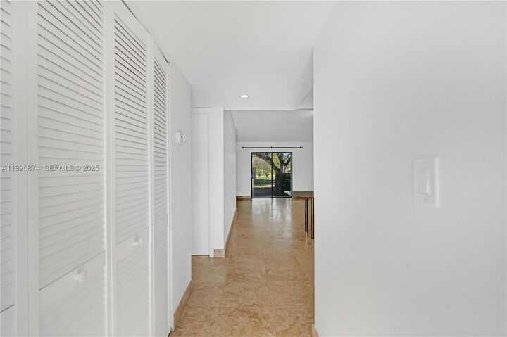 Property Photo: 15801 W Waterside Cir 101 FL 33326