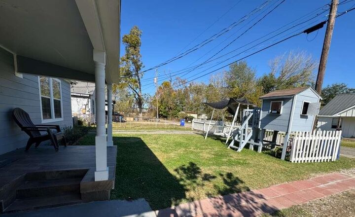 Property Photo: 211 Florence St TX 77630