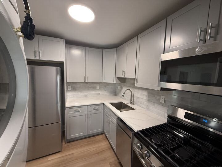 Property Photo:  50 Greenhouse Road 42A  CT 06606 