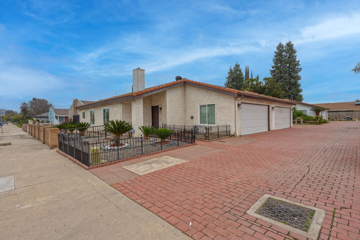 Property Photo:  1705 E Cross Avenue  CA 93274 