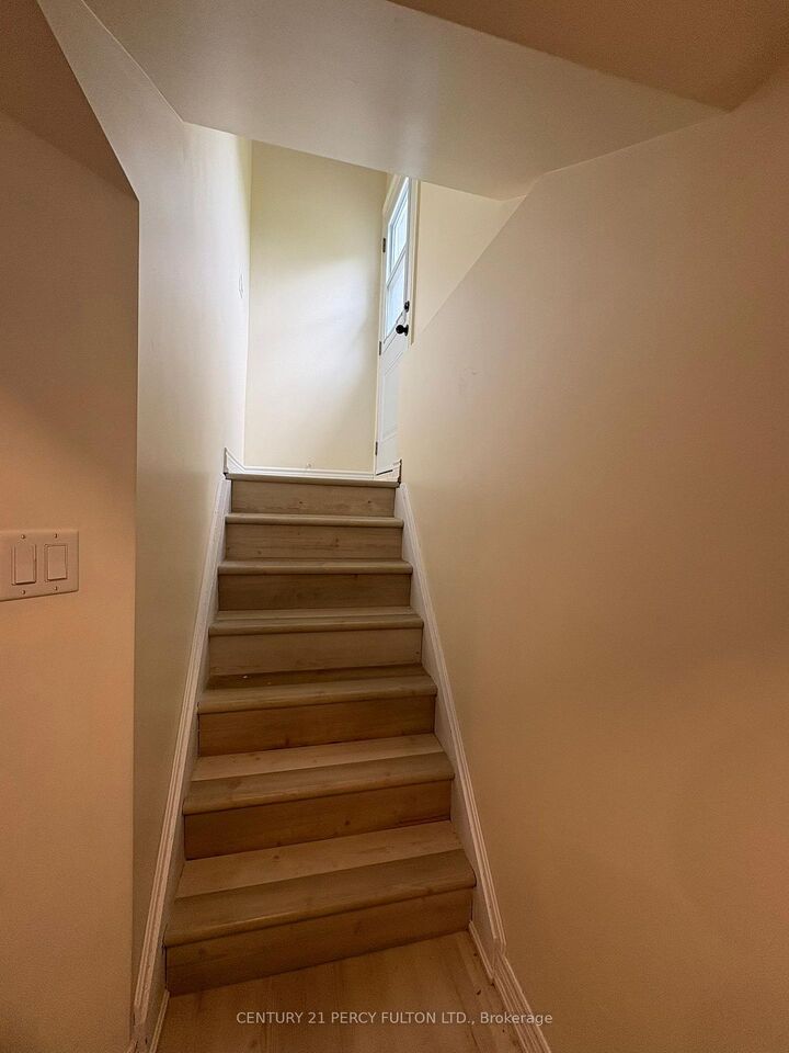 Photo de la propriété:  485 56 Highway N/A  ON L0R 1P0 