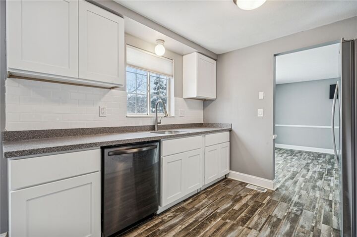 Property Photo: 123 Penn Crest Dr PA 15131