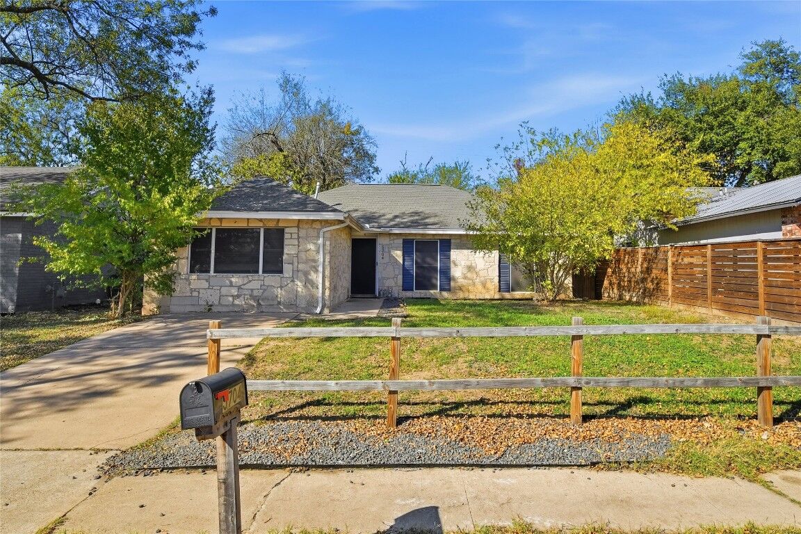 Property Photo: 5704 Hammermill Run TX 78744
