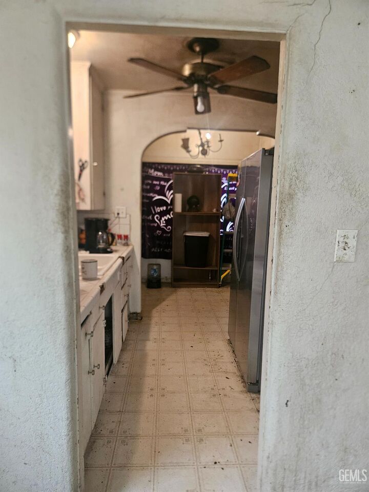 Property Photo:  123 Douglas Street  CA 93308 