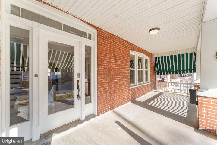 Property Photo:  318 E Piccadilly Street  VA 22601 