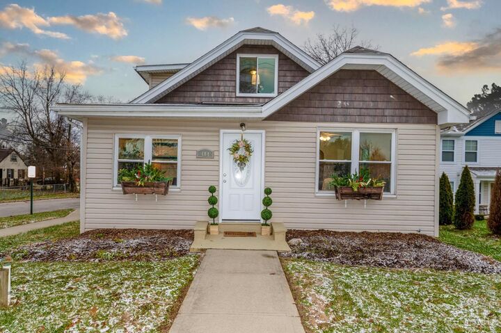 Property Photo: 484 W Kemper Road OH 45246