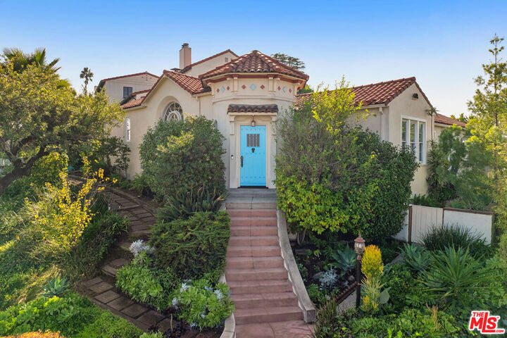 Property Photo:  2608 Ivanhoe Dr  CA 90039 