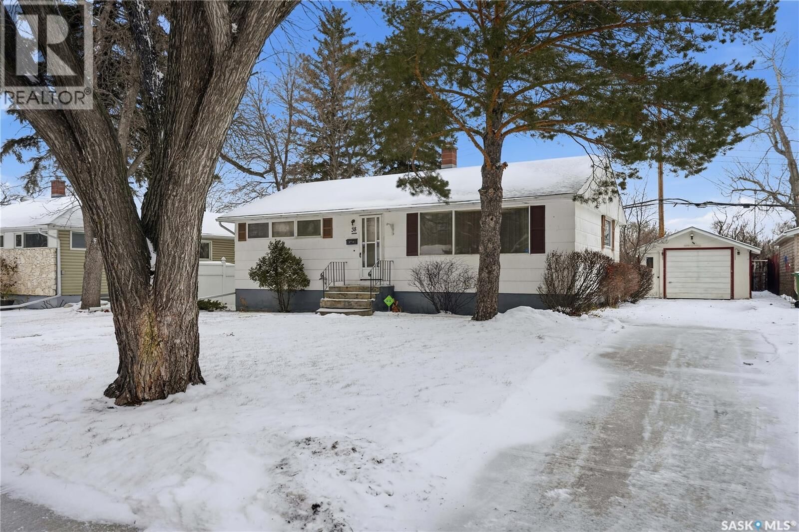 Property Photo: 38 Portland Crescent SK S4N 1Y1