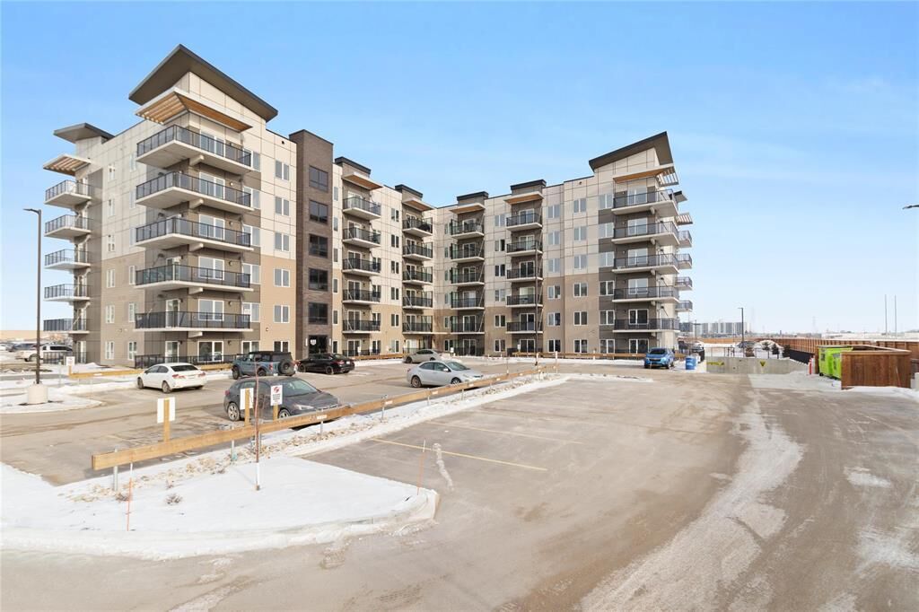 Property Photo: 635 Ballantrae Drive MB R3T 6K4