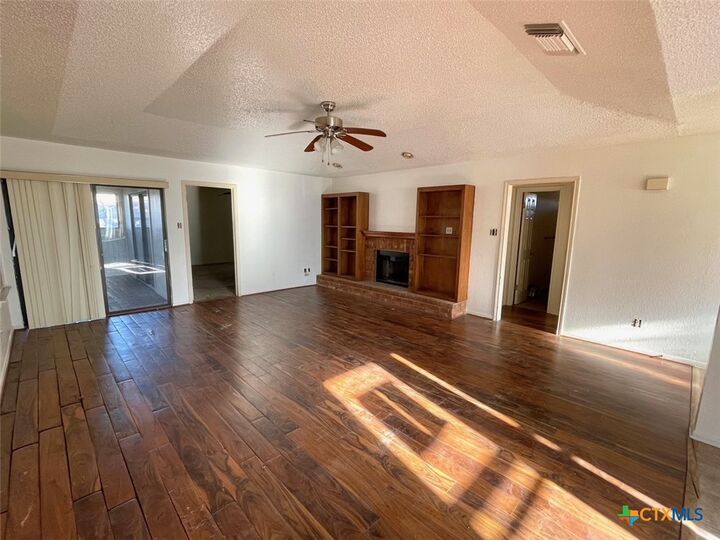Property Photo:  401 Highridge Cove  TX 76543 