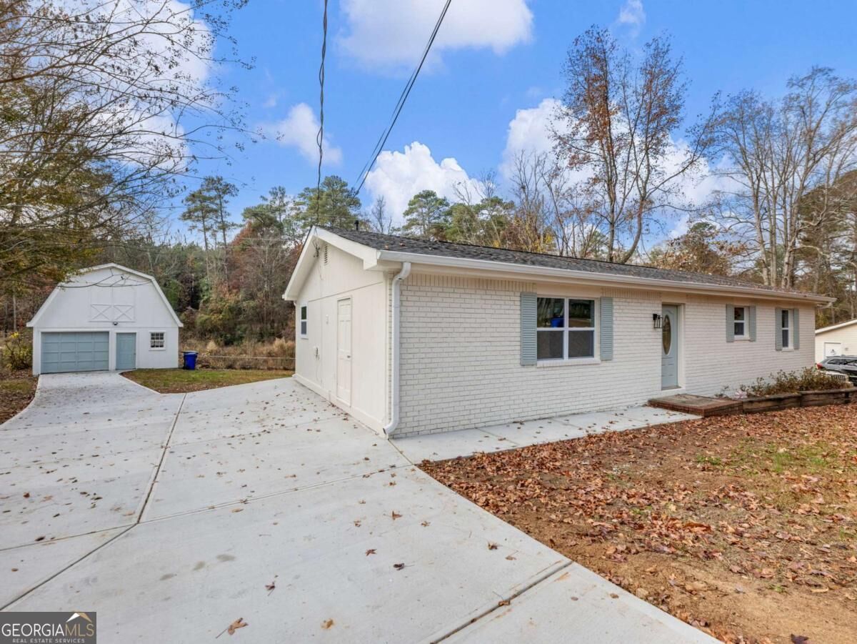 Property Photo:  930 Woodbridge Drive NE  GA 30012 