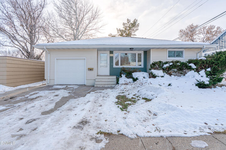 1715 Avenue D Avenue  Bismarck ND 58501 photo