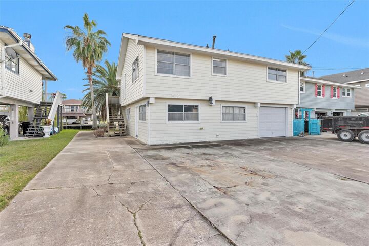 Property Photo: 539 Pompano Street TX 77563
