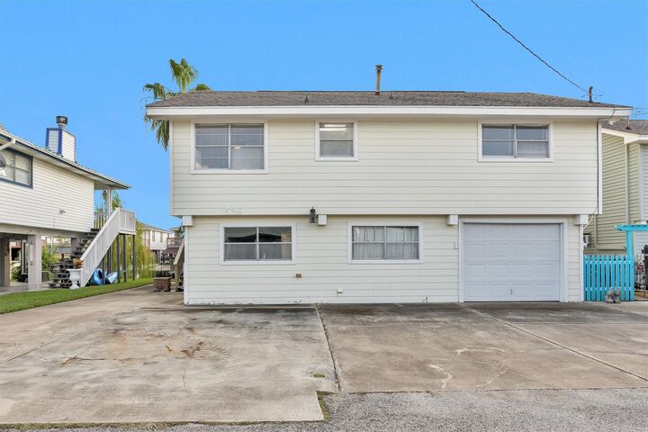 Property Photo:  539 Pompano Street  TX 77563 