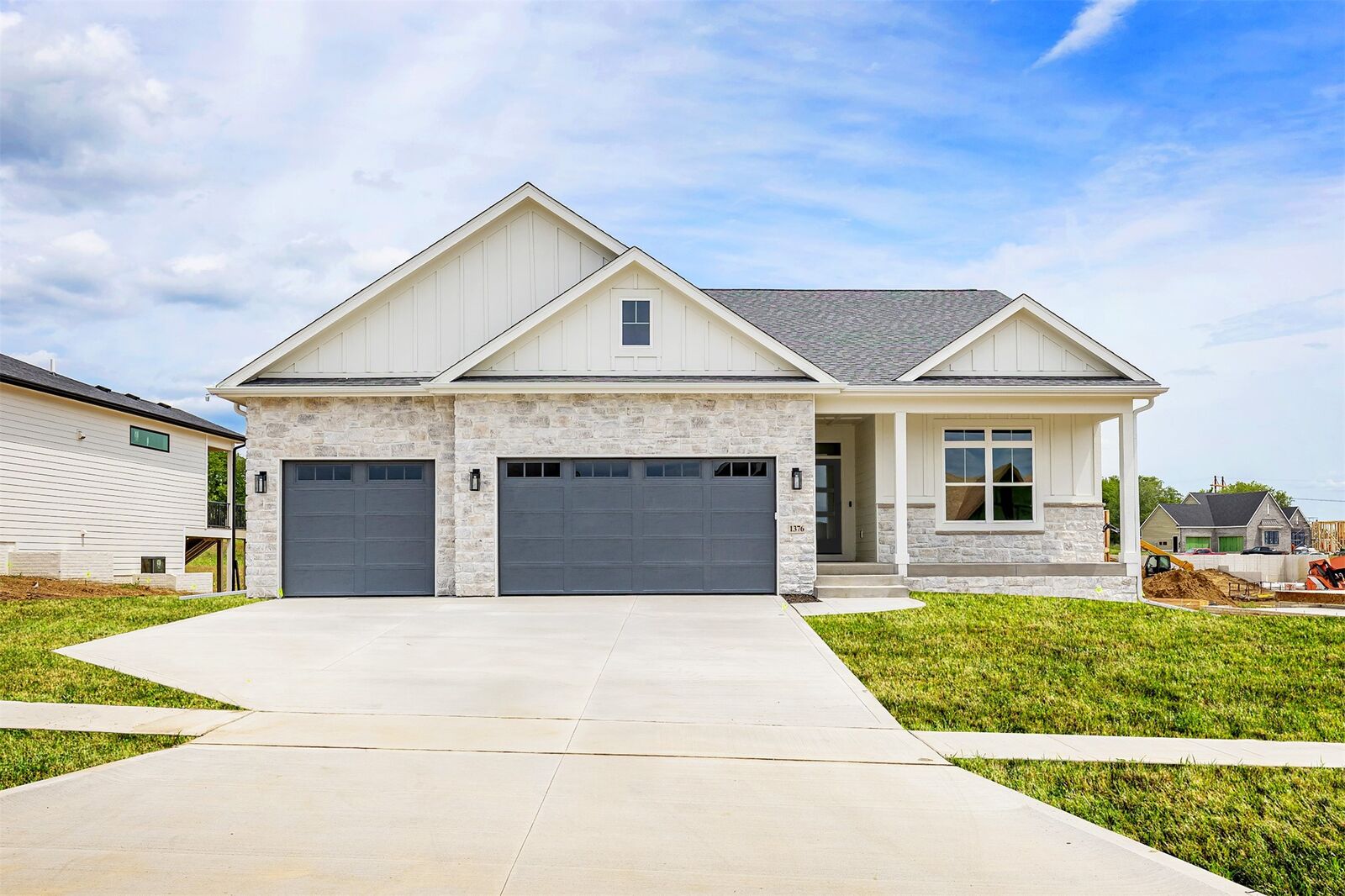 Property Photo: 1376 S Lotus Place IA 50266