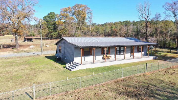 Property Photo: 724 W Highway 11 TX 75638