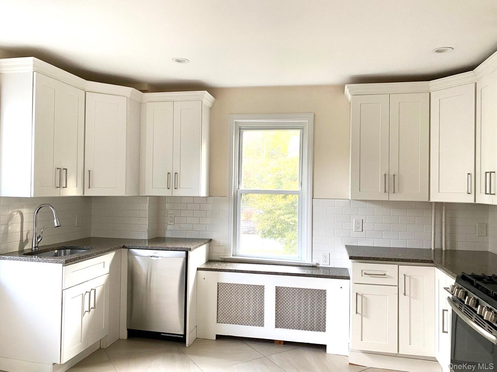 Property Photo:  164 Ashford Avenue 2  NY 10522 