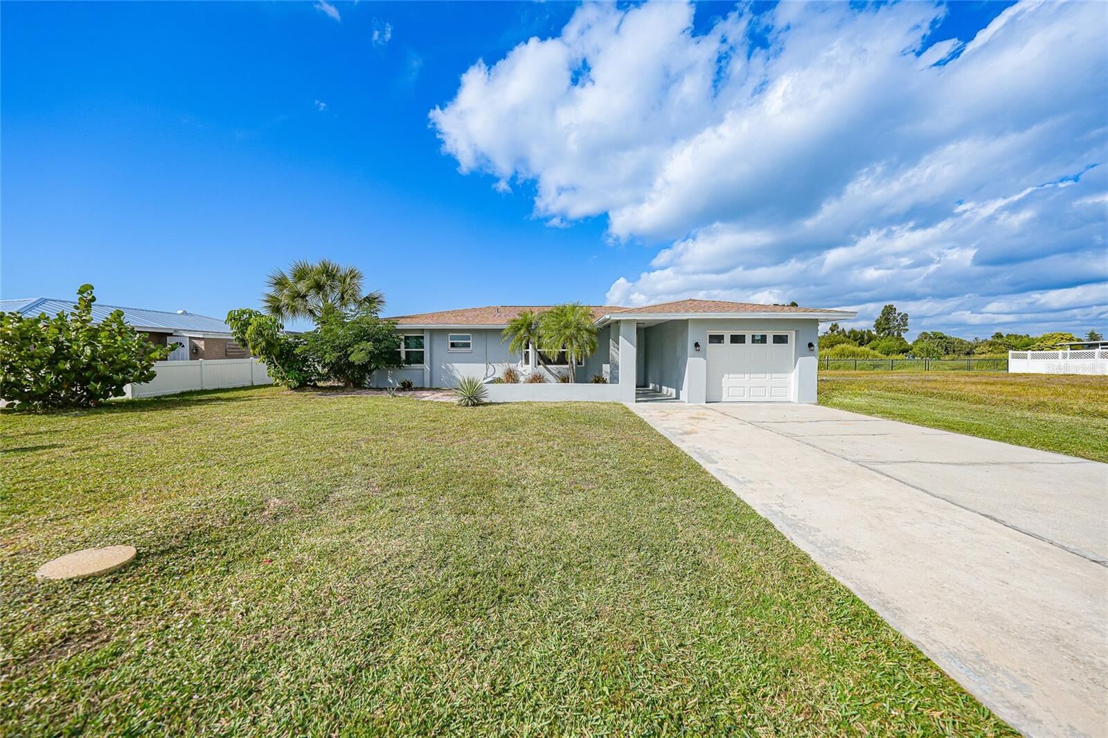 Property Photo:  46 Oakland Hills Court  FL 33947 