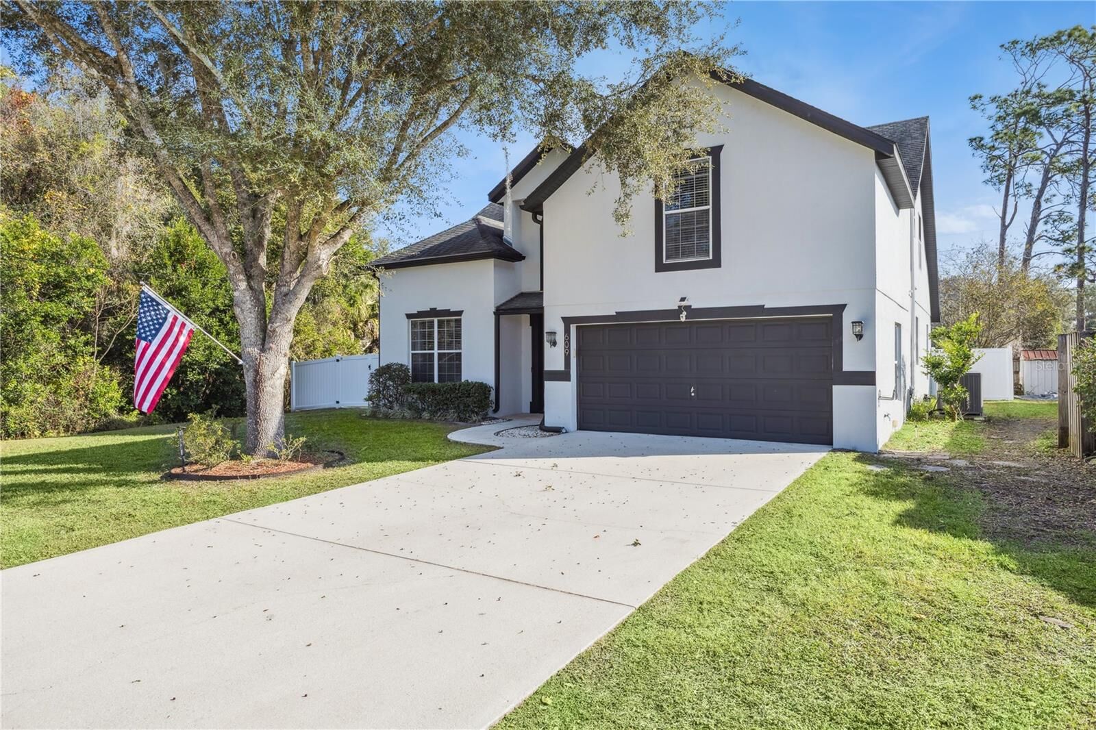 Property Photo: 609 Rhodes Drive FL 32720