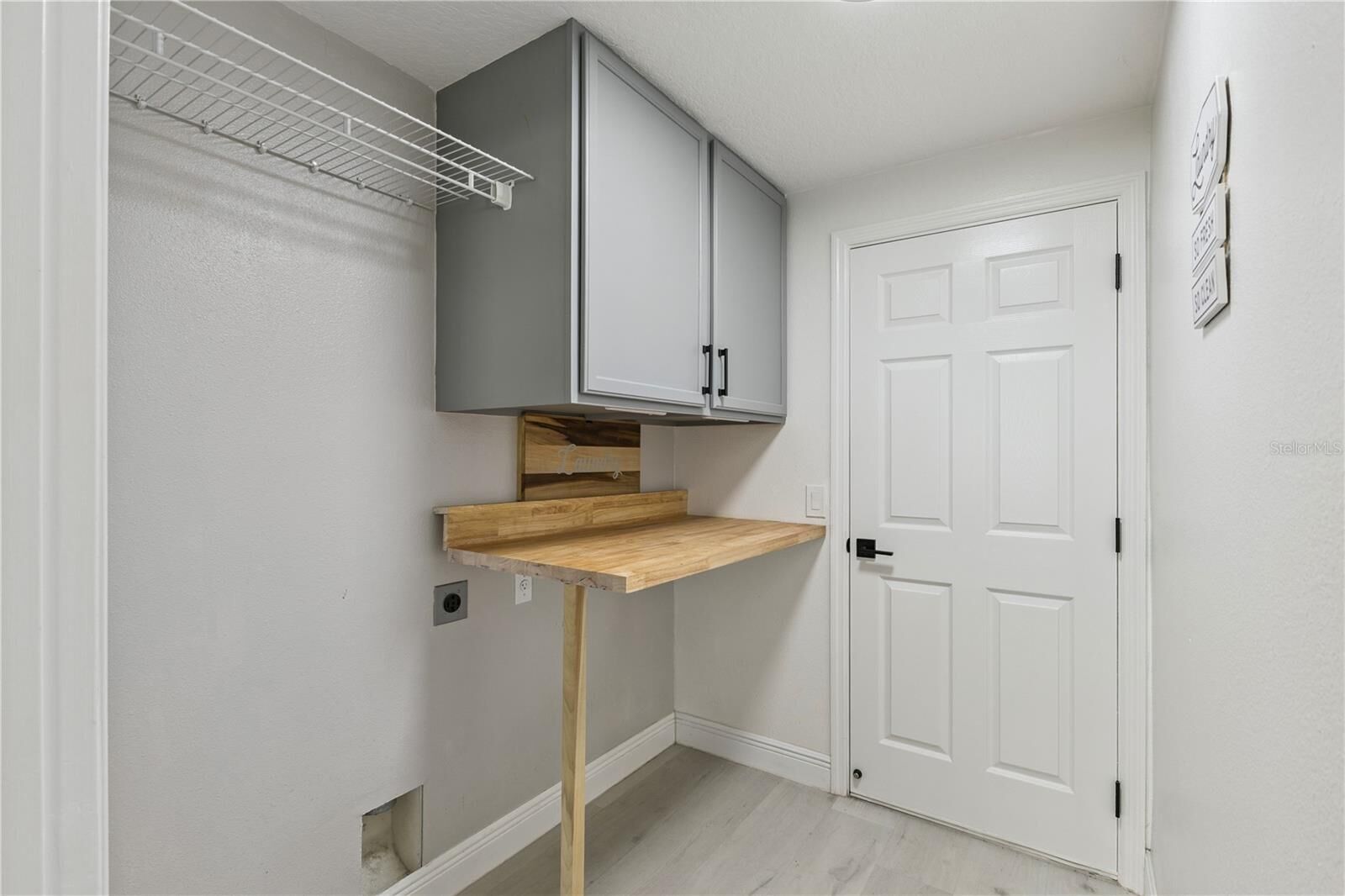 Property Photo: 609 Rhodes Drive FL 32720