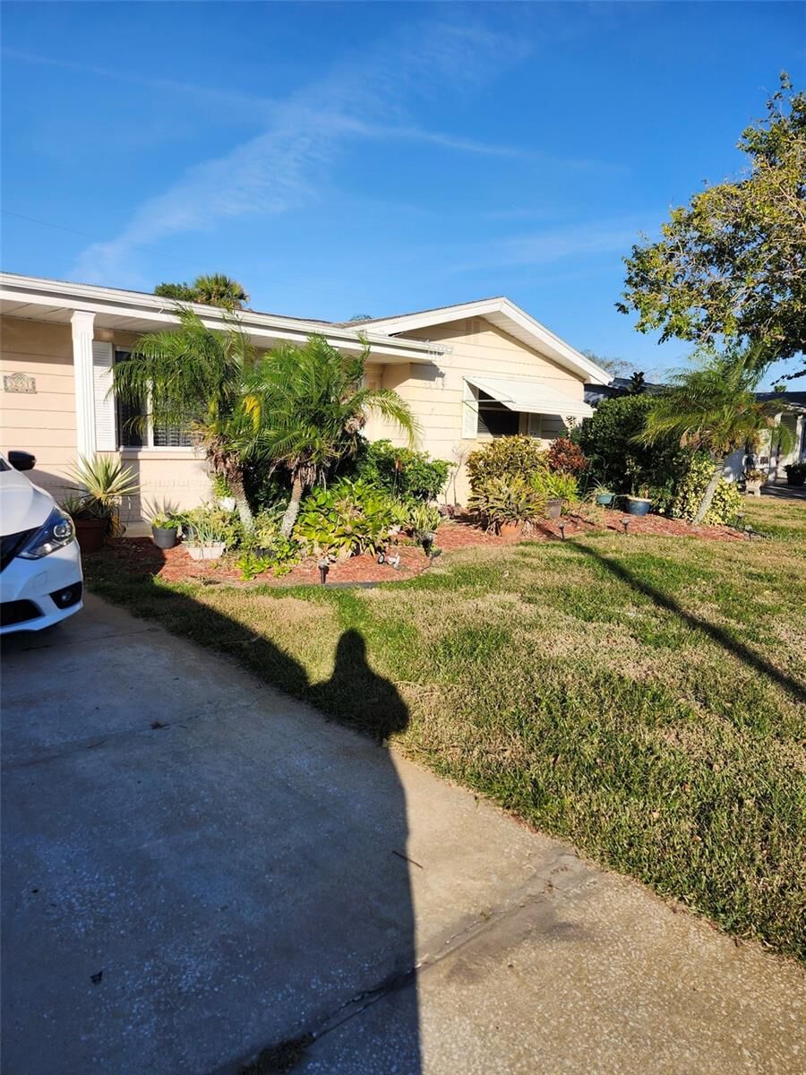 Property Photo: 3251 Devonshire Drive FL 34691