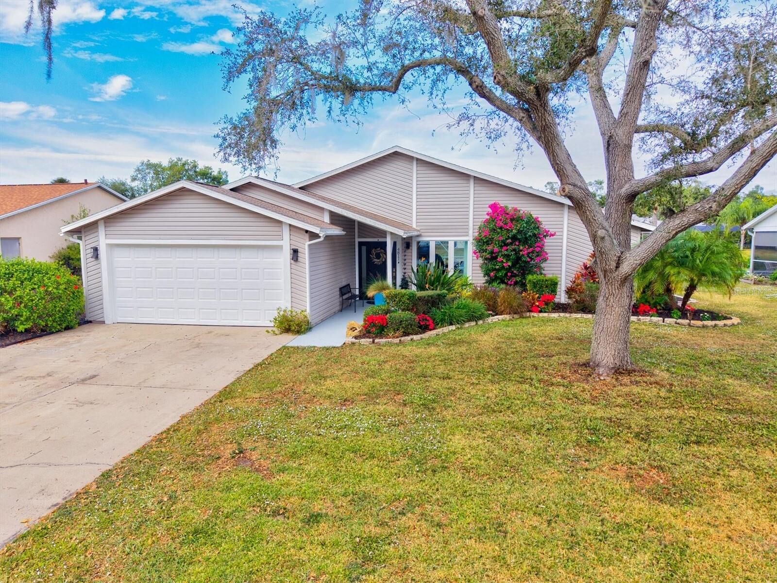 Property Photo:  4811 Glenbrooke Drive  FL 34243 