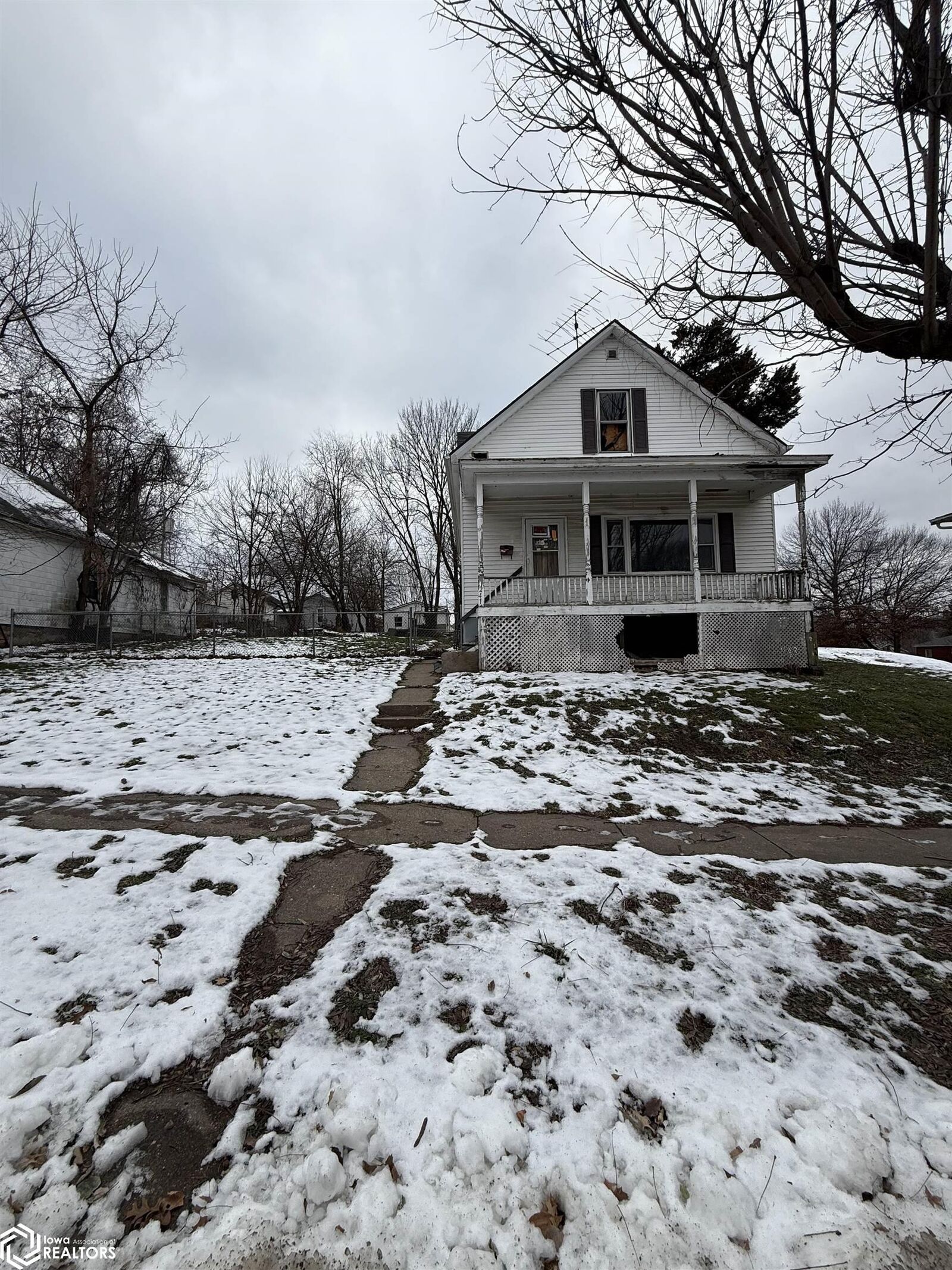 Property Photo:  241 S 9th Street  IA 52601 