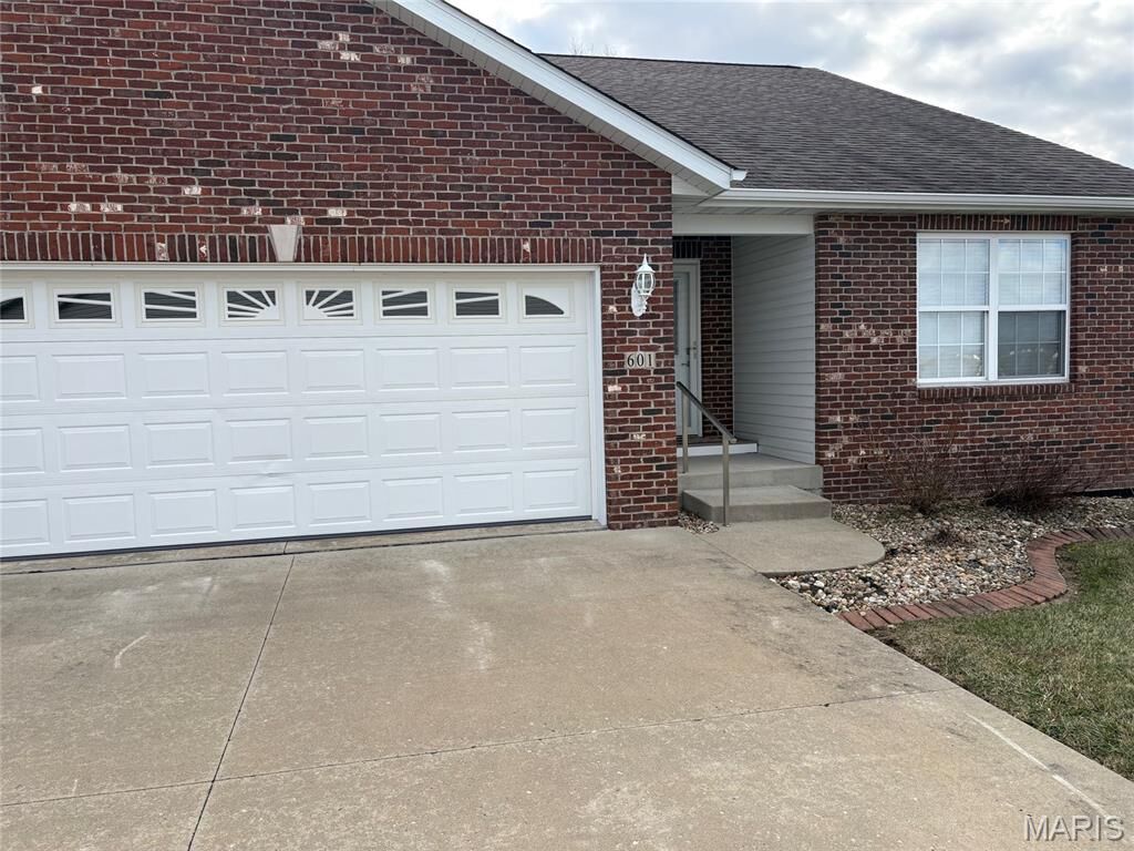 Property Photo: 601 Elizabeth Drive IL 62056