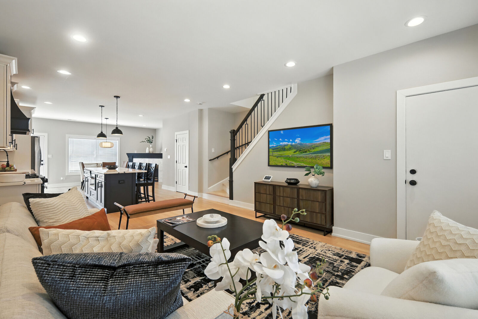 Property Photo:  4055 S Ellis Avenue  IL 60653 