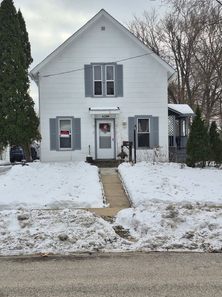 Property Photo: 429 South Street 1 IL 60123