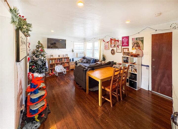 Property Photo:  4908 Jillson Street  CA 90040 