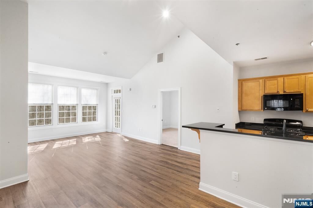 Property Photo:  1100 Sterling Drive 809  NJ 07417 