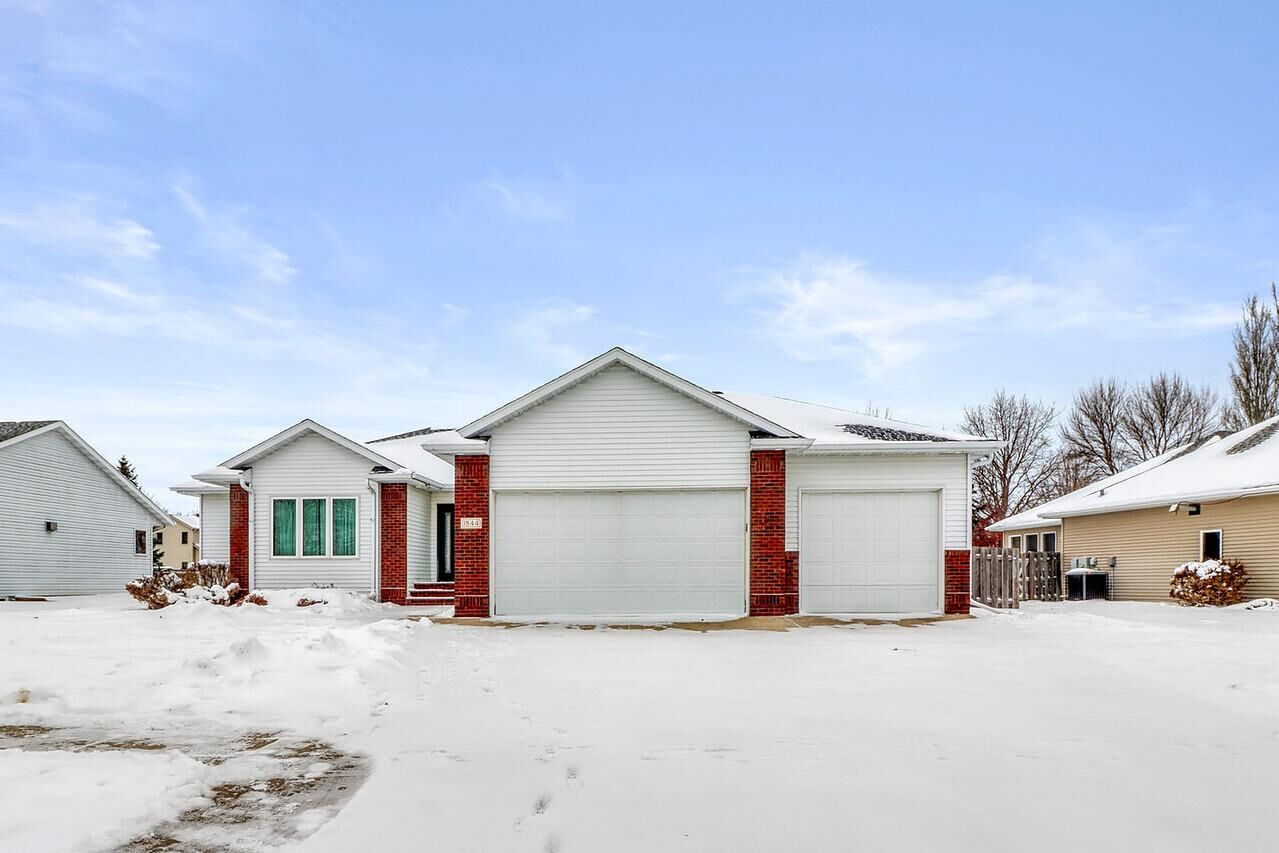 Property Photo: 1844 1st Street ND 58078
