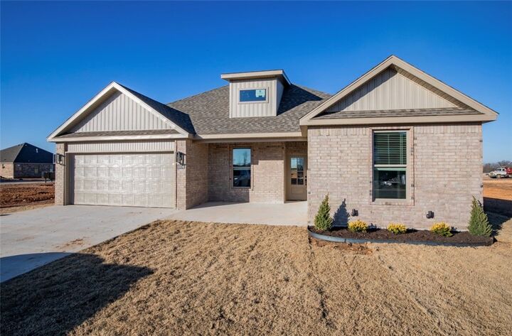 Property Photo: 6804 SW Basswood Avenue AR 72713