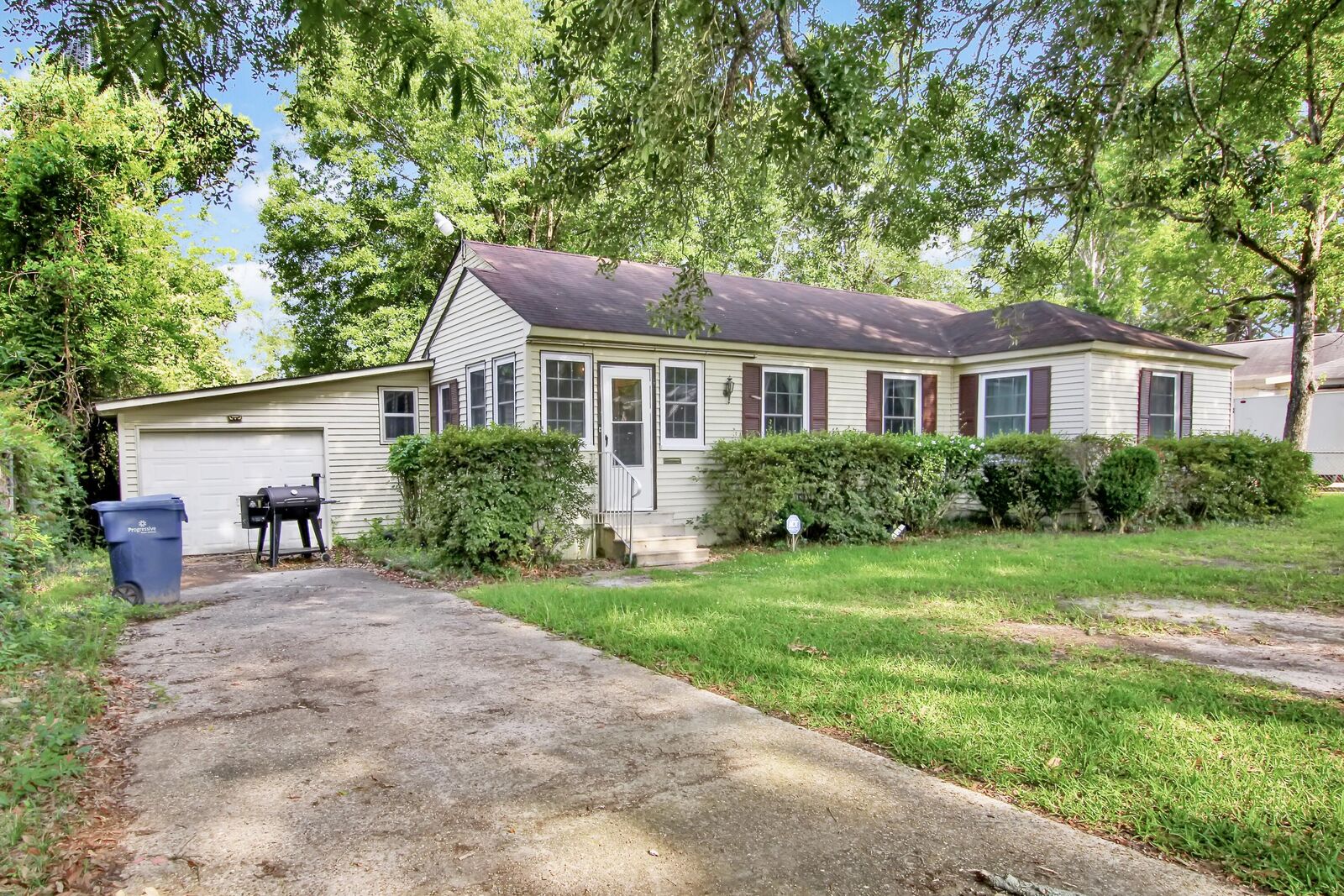 Property Photo: 803 Marvin Ave LA 71446