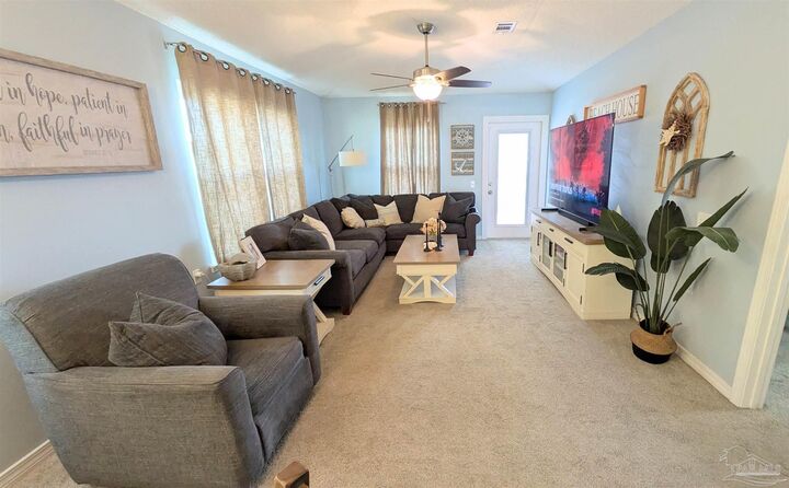 Property Photo: 3079 Flintlock Dr FL 32526