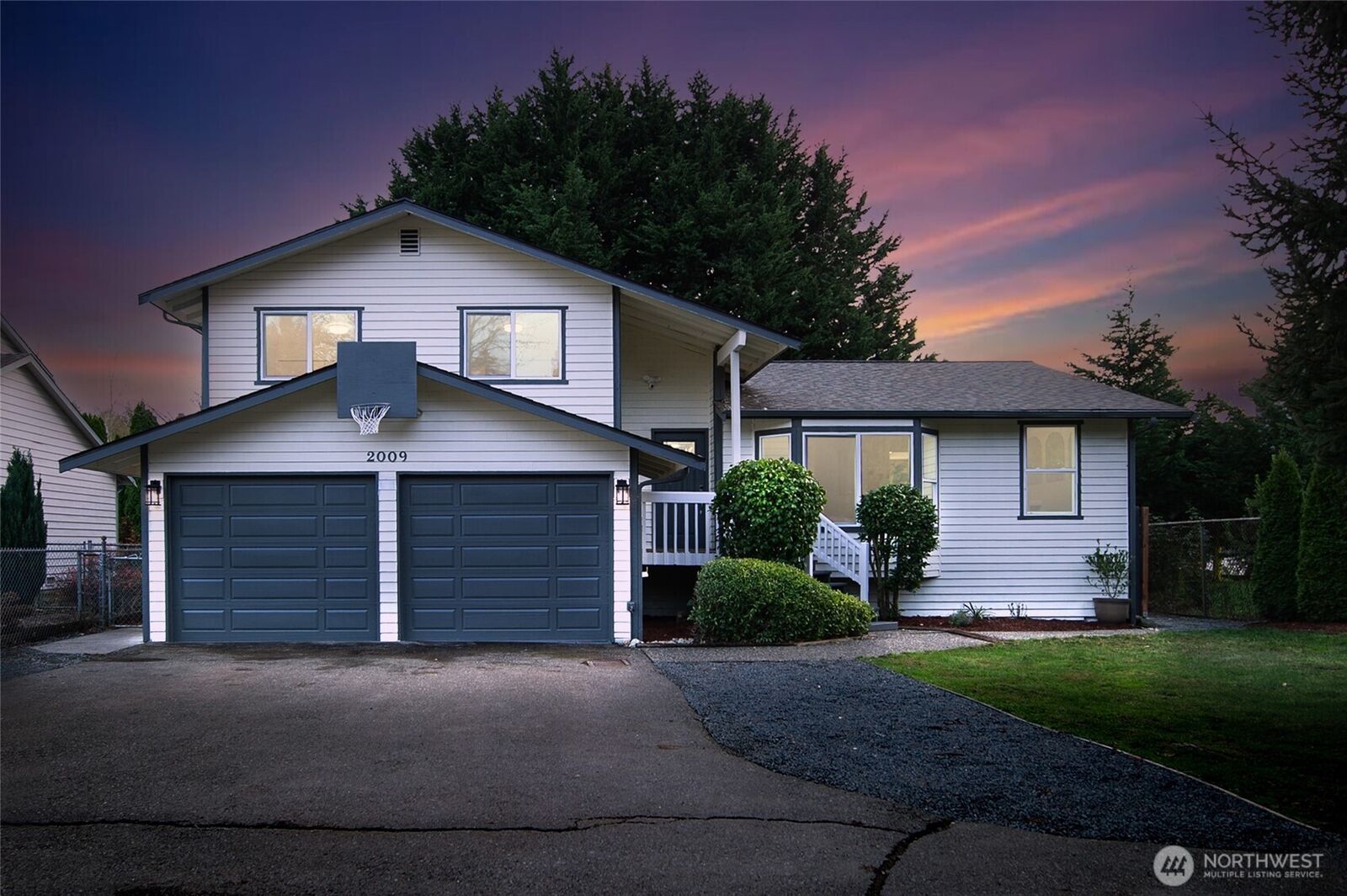 Property Photo: 2009 N 154th Place WA 98133