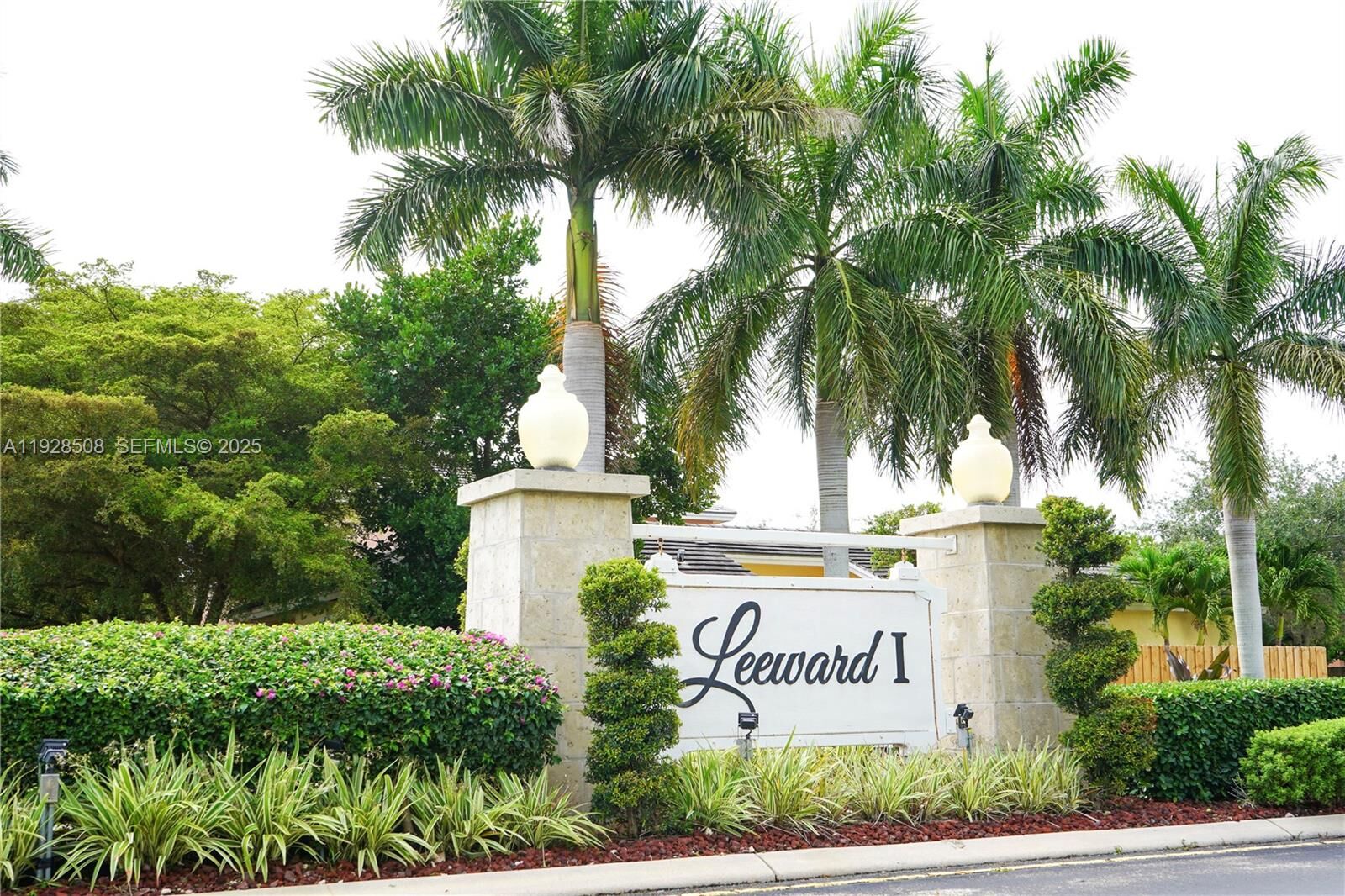 Property Photo: 3334 NE 3rd Dr FL 33033