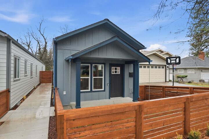 Property Photo: 3613 E 8th Ave WA 99202