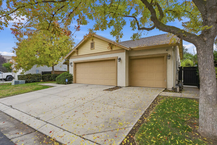 Property Photo: 1363 Windsong Drive CA 93274