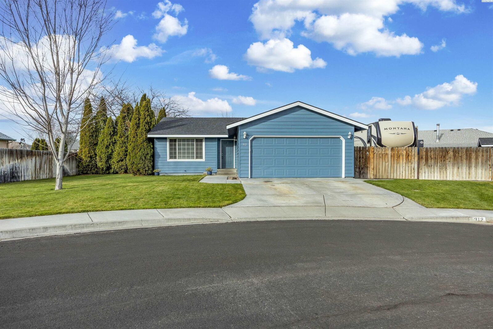 Property Photo: 312 Wenas Ct WA 99352