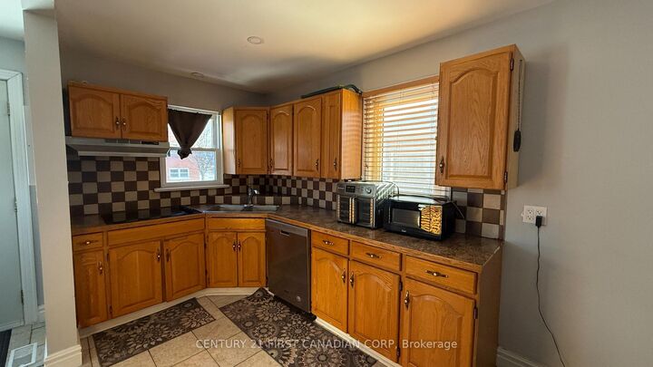 Property Photo:  93 Elgin Street  ON N5Z 2T4 