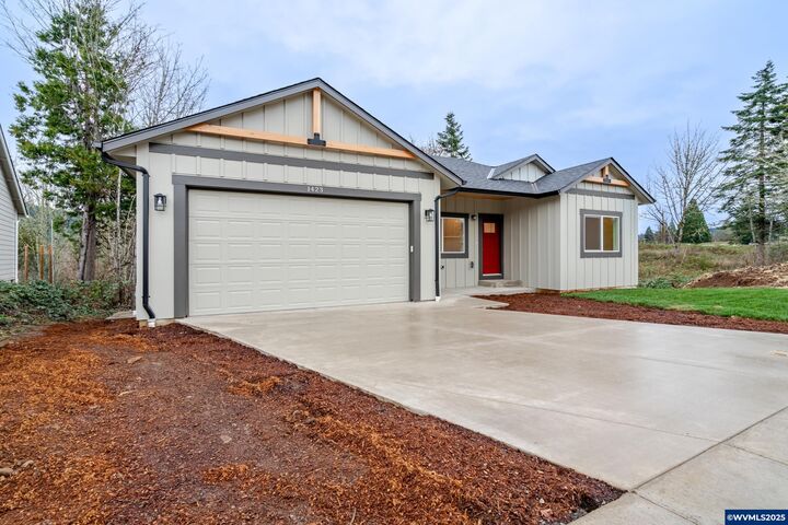 Property Photo:  1423 45th Av  OR 97386 