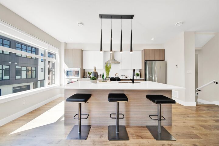 Photo de la propriété:  177 175A Street 18  BC V0V 0V0 