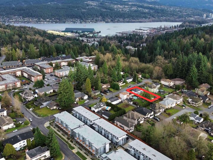 Property Photo: 820 Catherine Avenue BC V3J 4L7